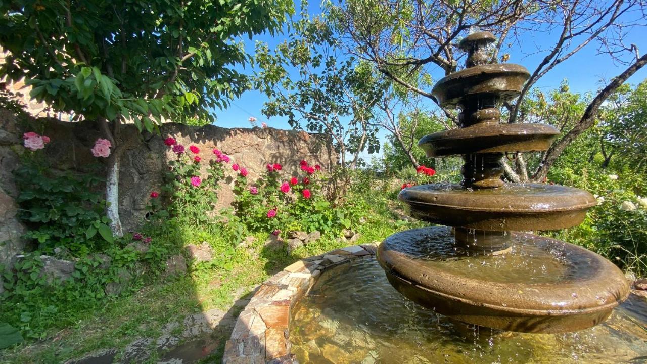 Byurakan Guesthouse & Cottage Екстериор снимка