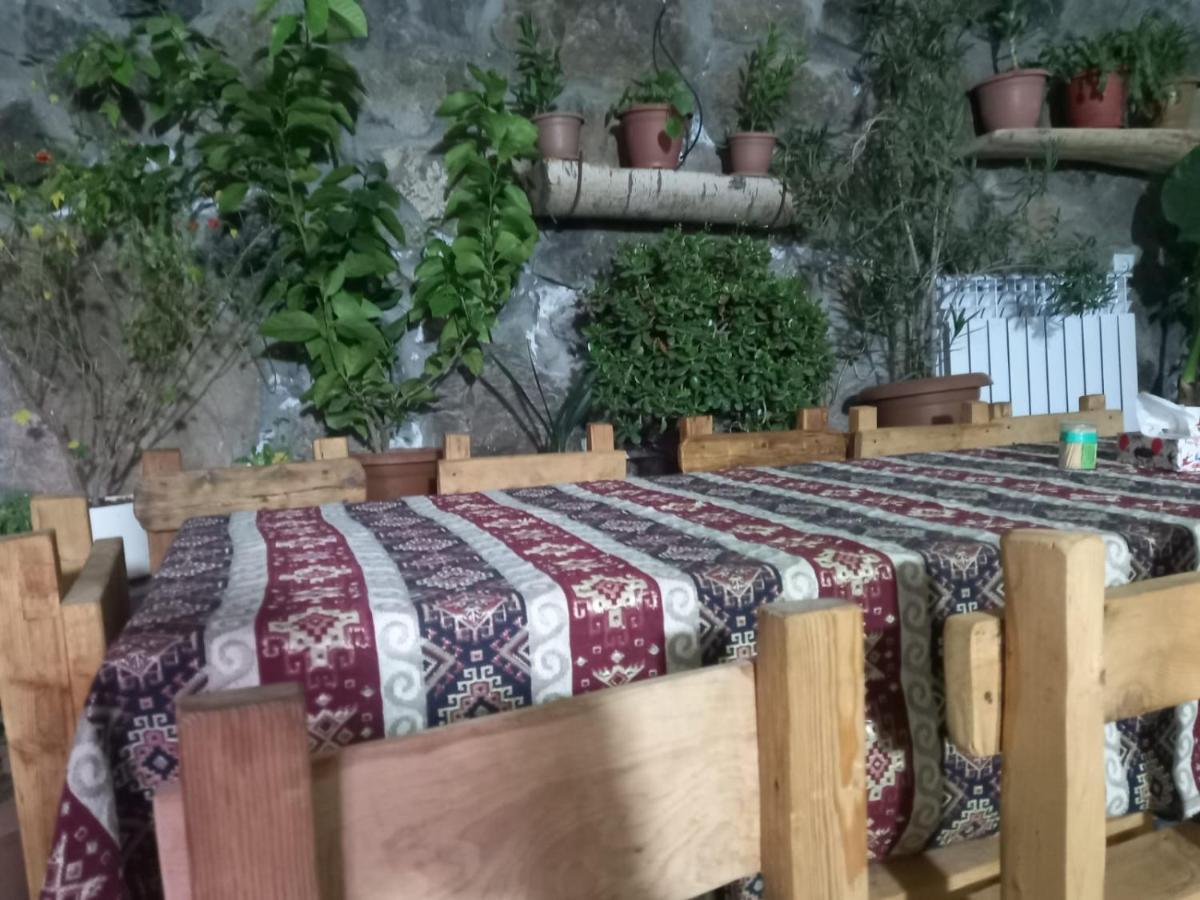 Byurakan Guesthouse & Cottage Екстериор снимка