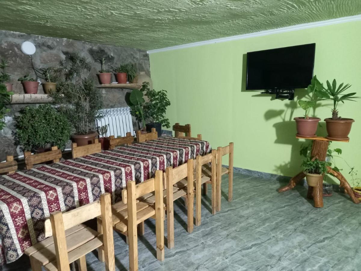 Byurakan Guesthouse & Cottage Екстериор снимка