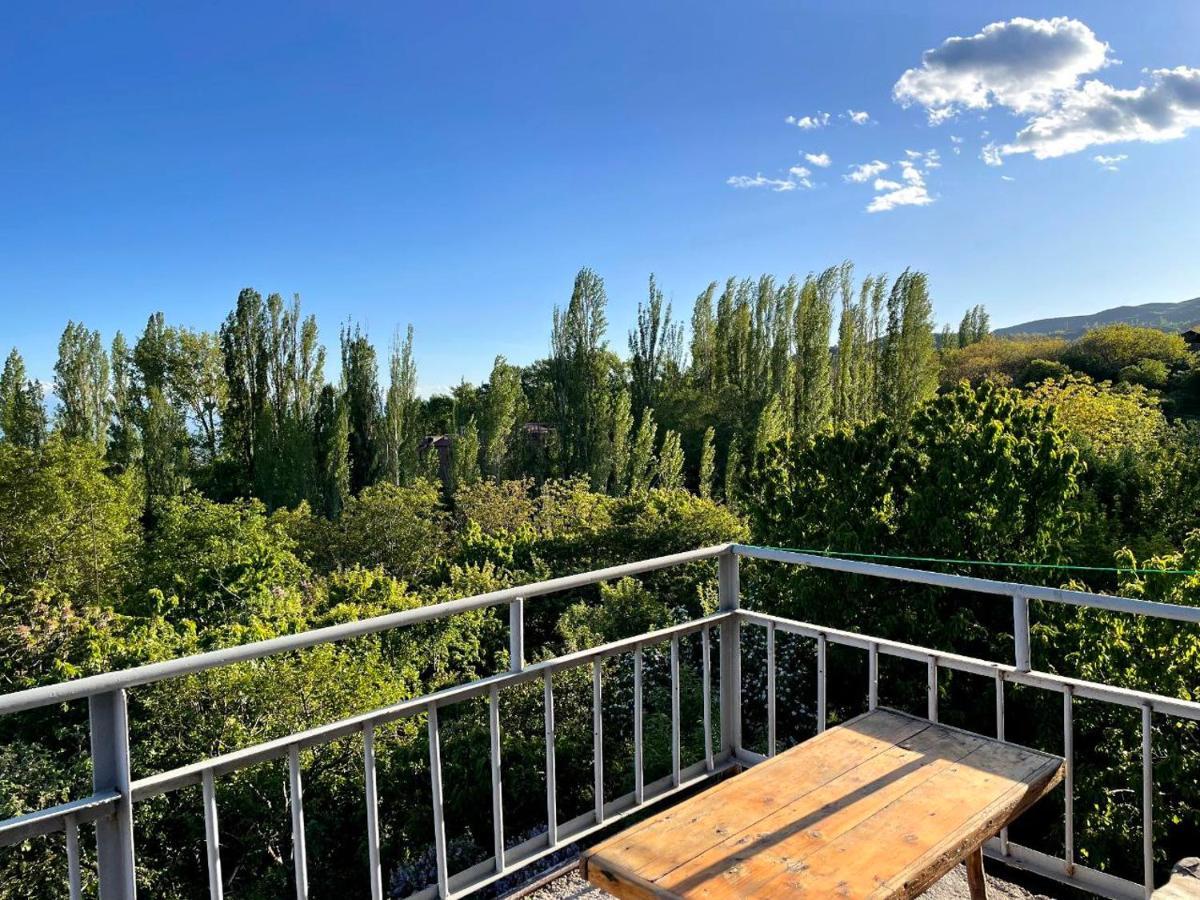 Byurakan Guesthouse & Cottage Екстериор снимка