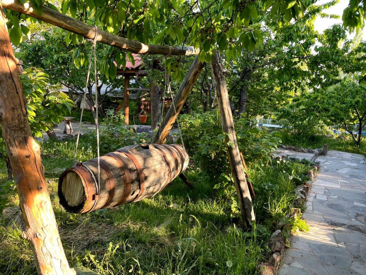 Byurakan Guesthouse & Cottage Екстериор снимка
