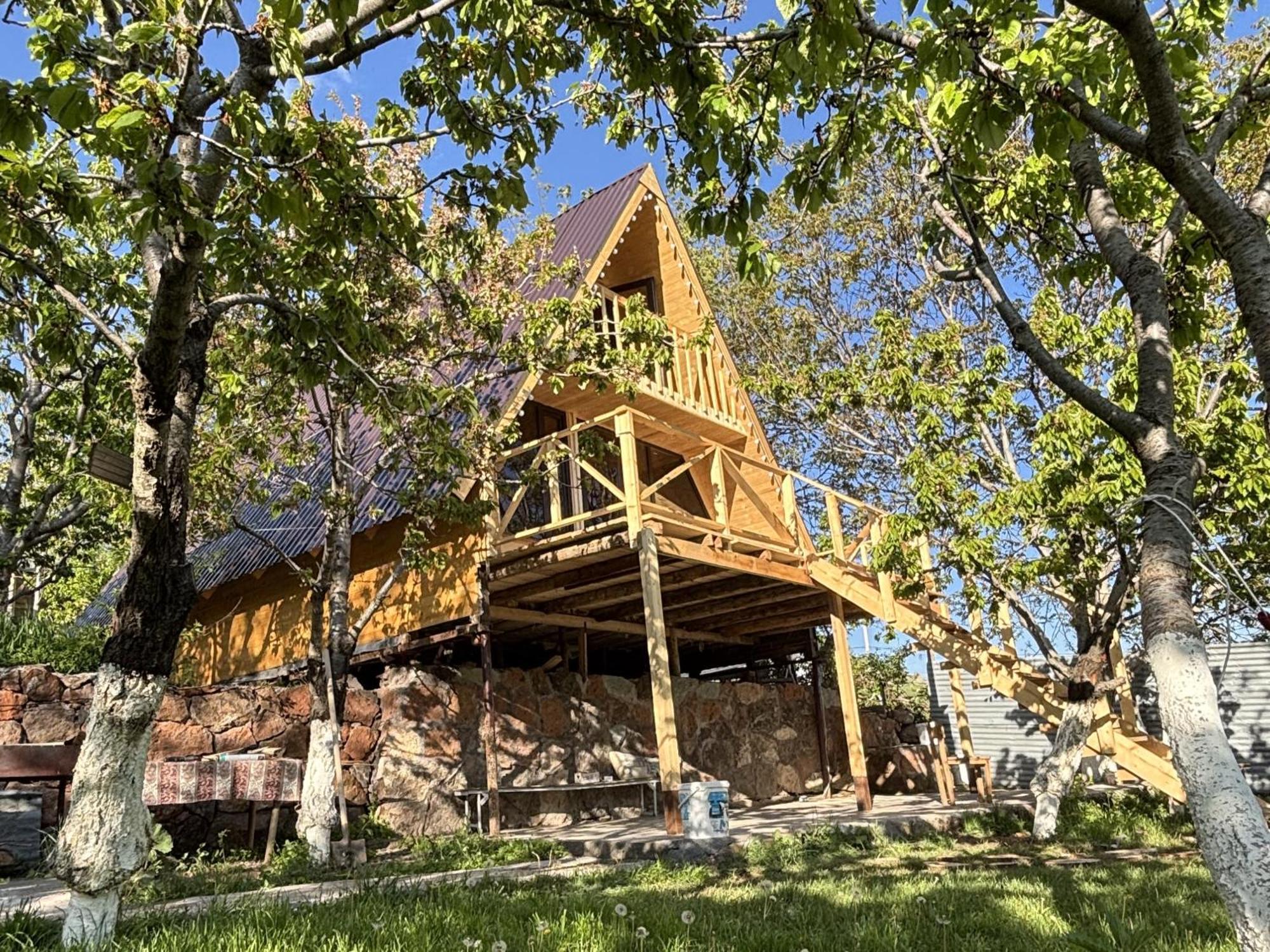 Byurakan Guesthouse & Cottage Екстериор снимка